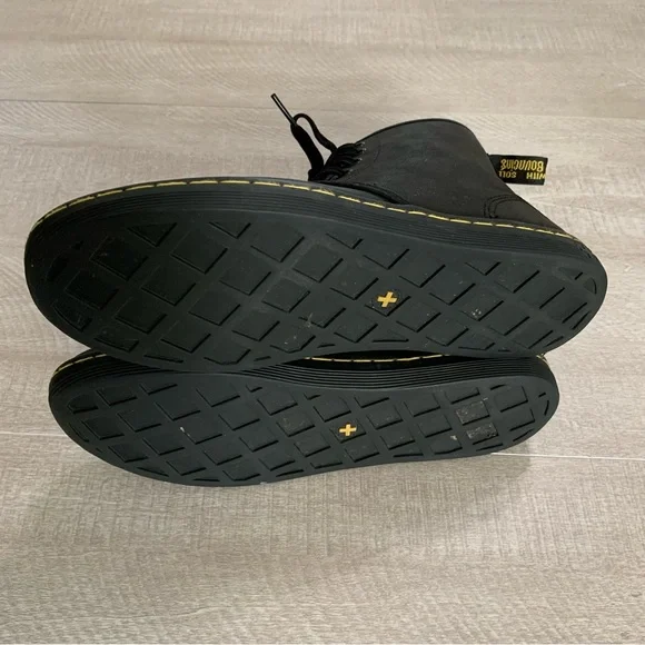 Dr. Martens Women's Black Shoreditch Leather Classic Ankle Combat Boot Size 6 - Picture 6 of 6